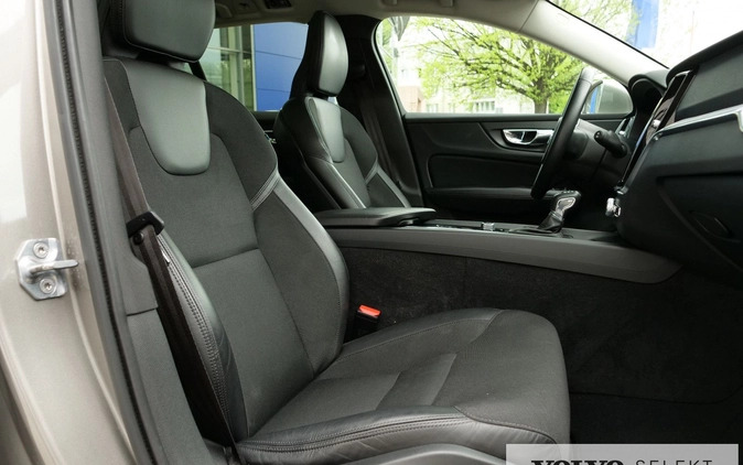 Volvo V60 cena 114900 przebieg: 121660, rok produkcji 2019 z Pilawa małe 596